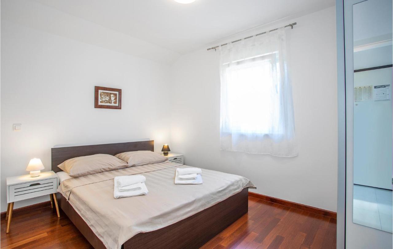 Cozy Apartment In Malinska With Wifi Luaran gambar